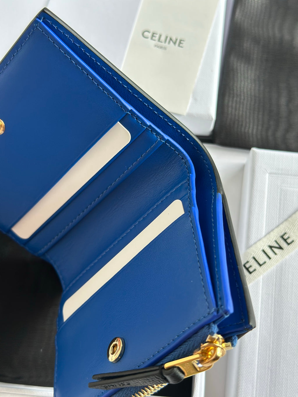 Black / Ultra Blue Compact Wallet Triomphe Stamp