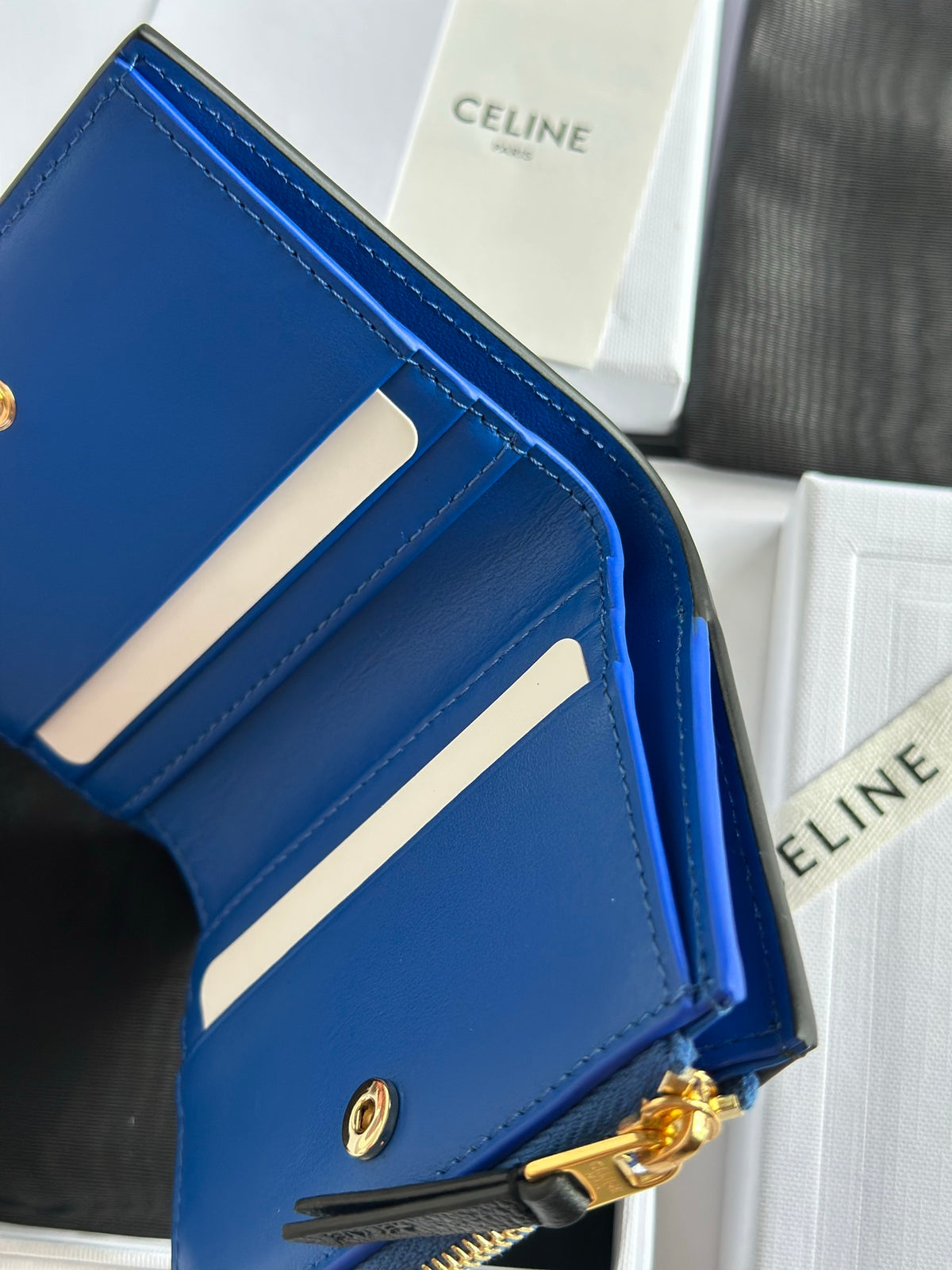 Black / Ultra Blue Compact Wallet Triomphe Stamp