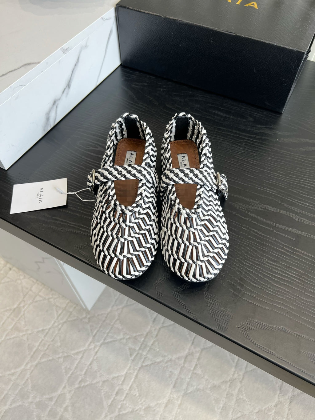 Black And White Ballet Flats In Weaved Leather - view 2