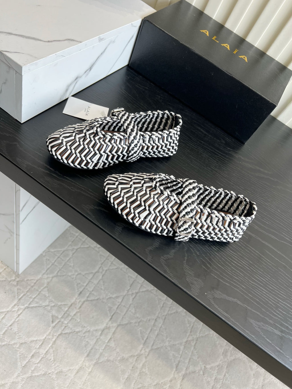 Black And White Ballet Flats In Weaved Leather - view 4
