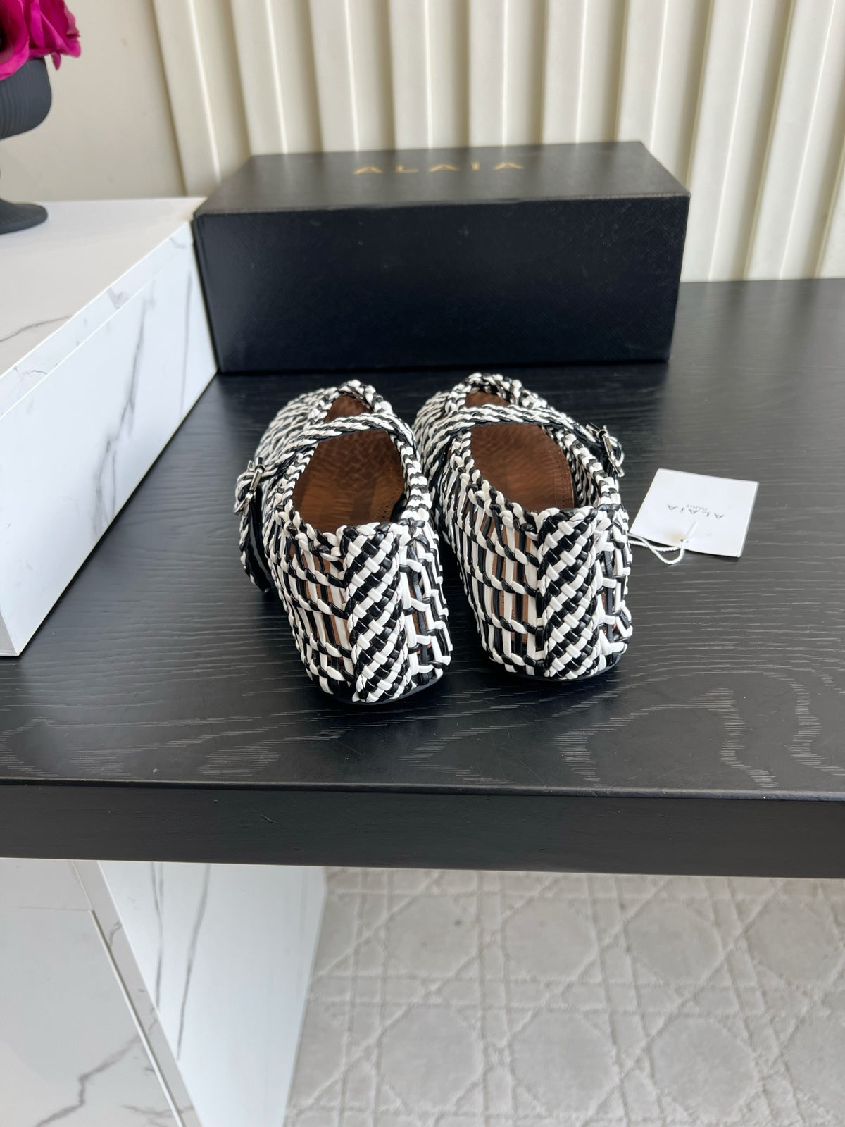 Black And White Ballet Flats In Weaved Leather - view 5