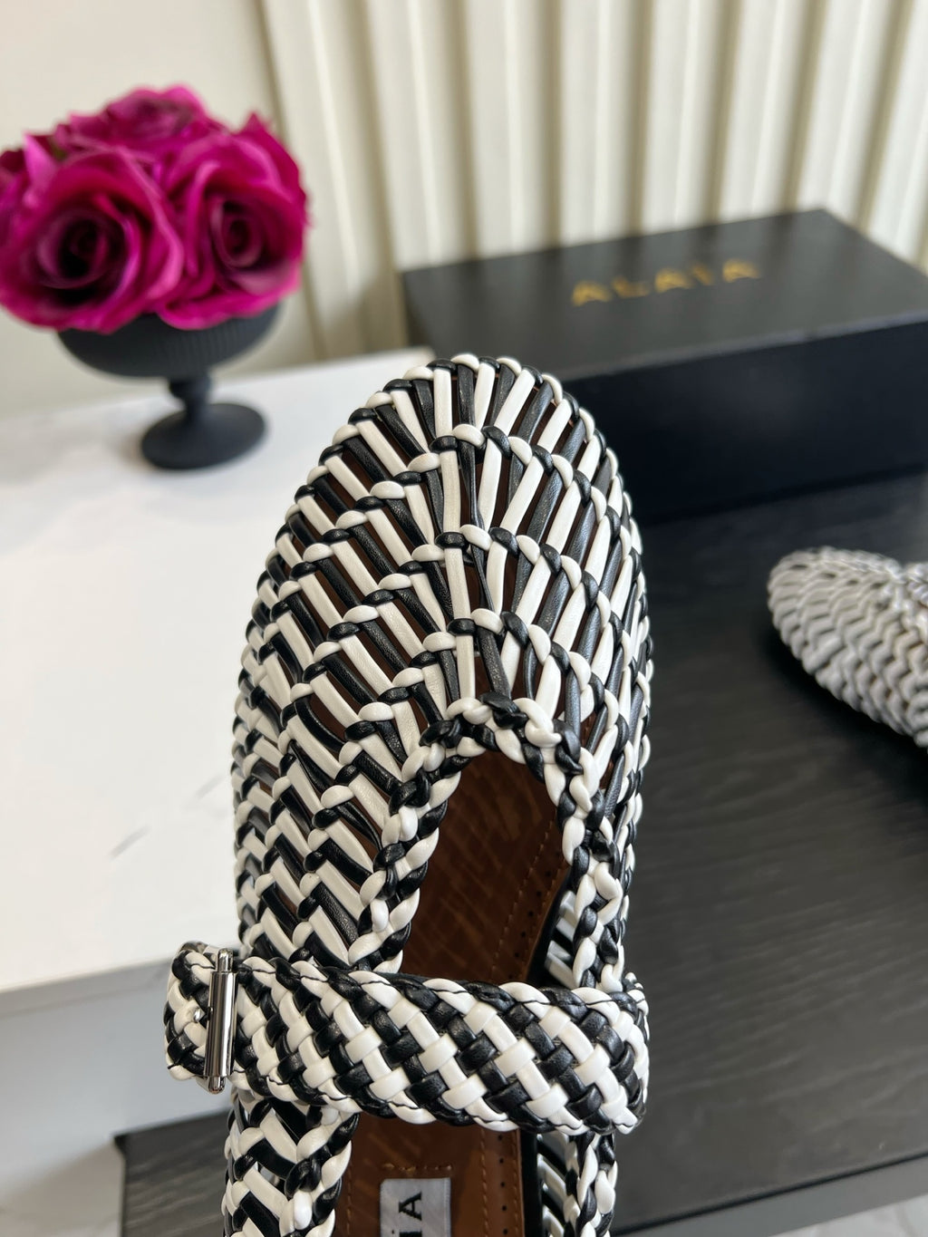 Black And White Ballet Flats In Weaved Leather - view 6