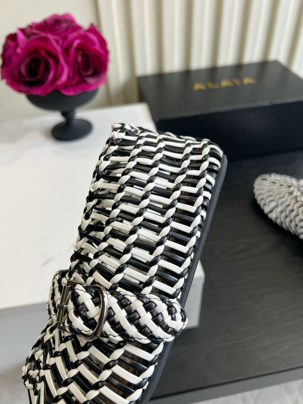Black And White Ballet Flats In Weaved Leather - view 7