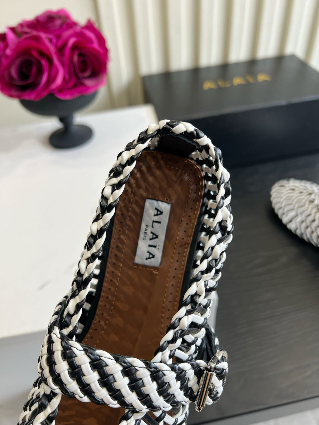 Black And White Ballet Flats In Weaved Leather - view 8