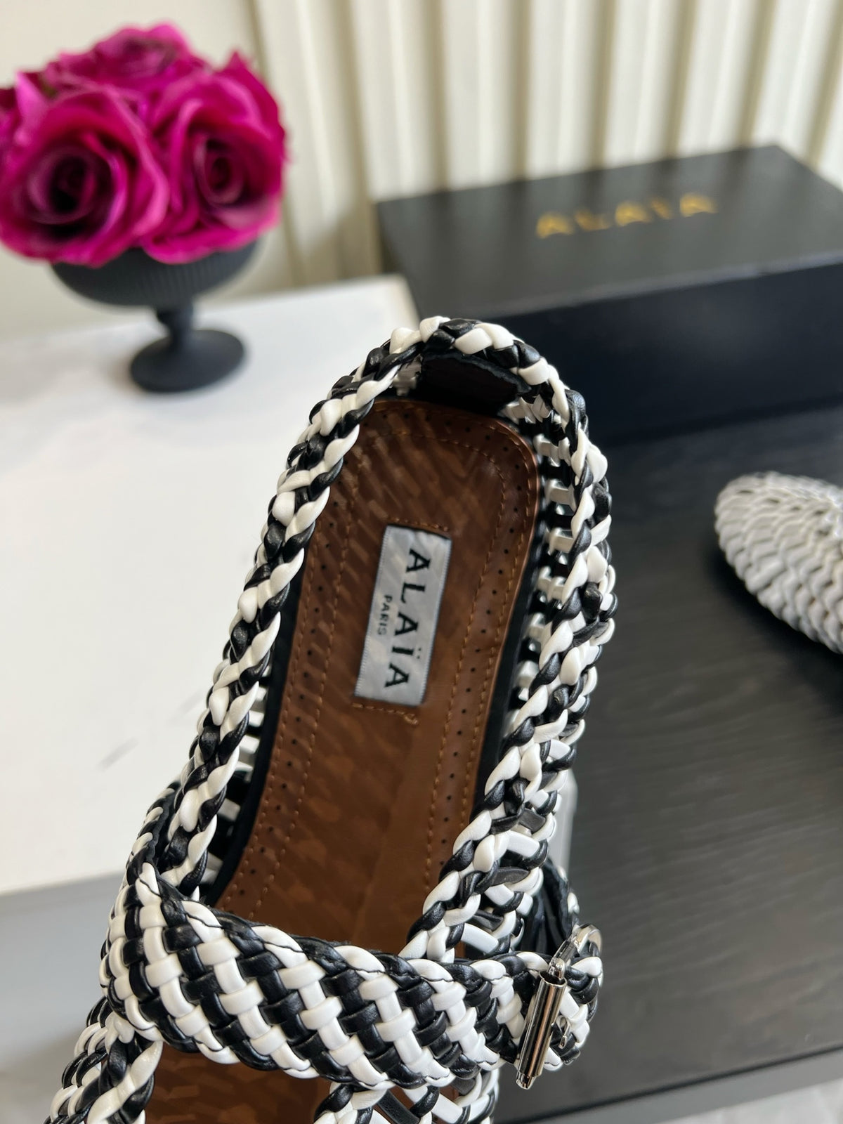 Black And White Ballet Flats In Weaved Leather - view 8