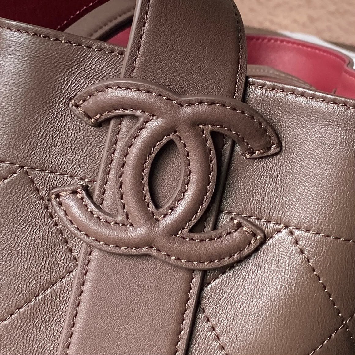 Brown Bucket Bag In Leather - 7