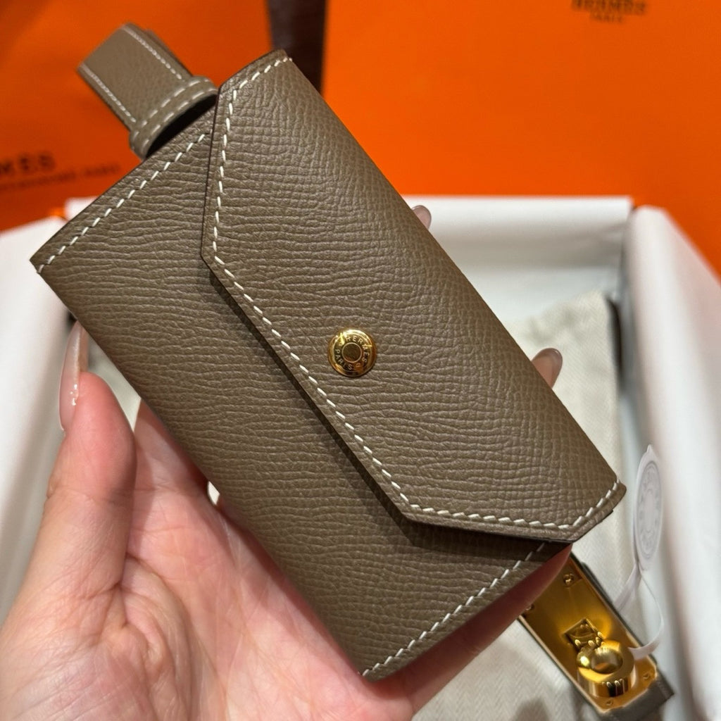 Étoupe Kelly Pocket 18 Belt With Gold Finish