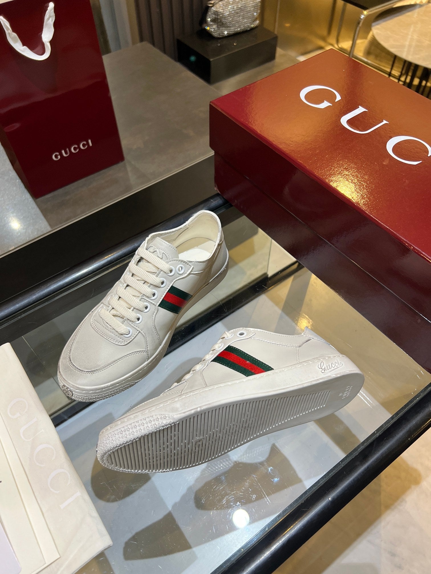 Men's White Stretch Low-Top Sneaker