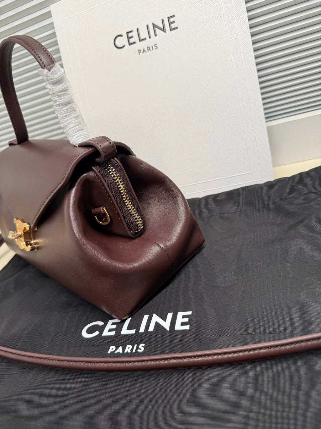 Chestnut Small Flair In Leather - 6
