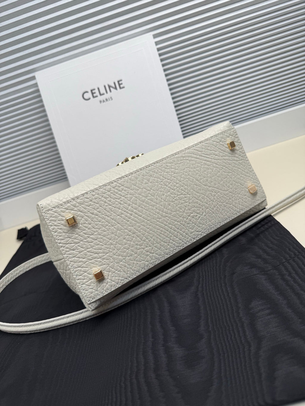 Creamy White Small Flair In Leather - 5