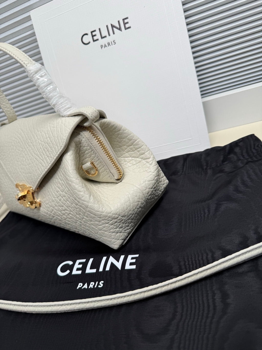 Creamy White Small Flair In Leather - 6