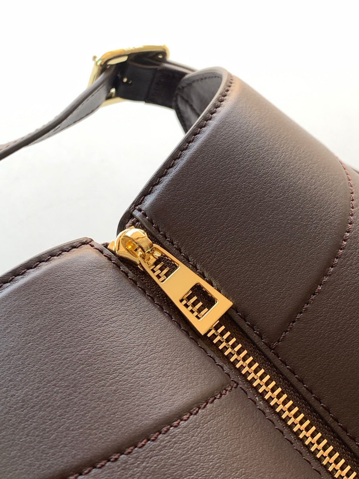 Dark Chestnut Hammock Flip Bag