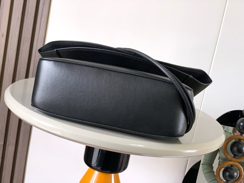 Black Medium Ola Bag In Leather