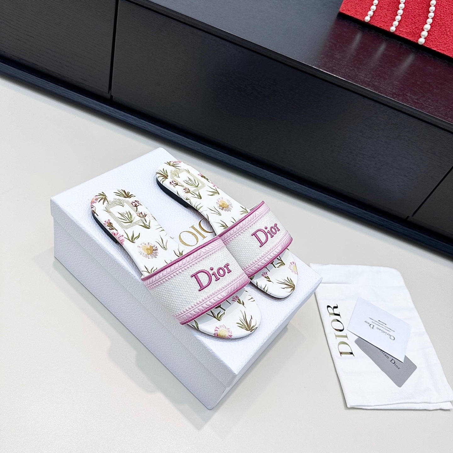 White & Songe Pink Dway Slide