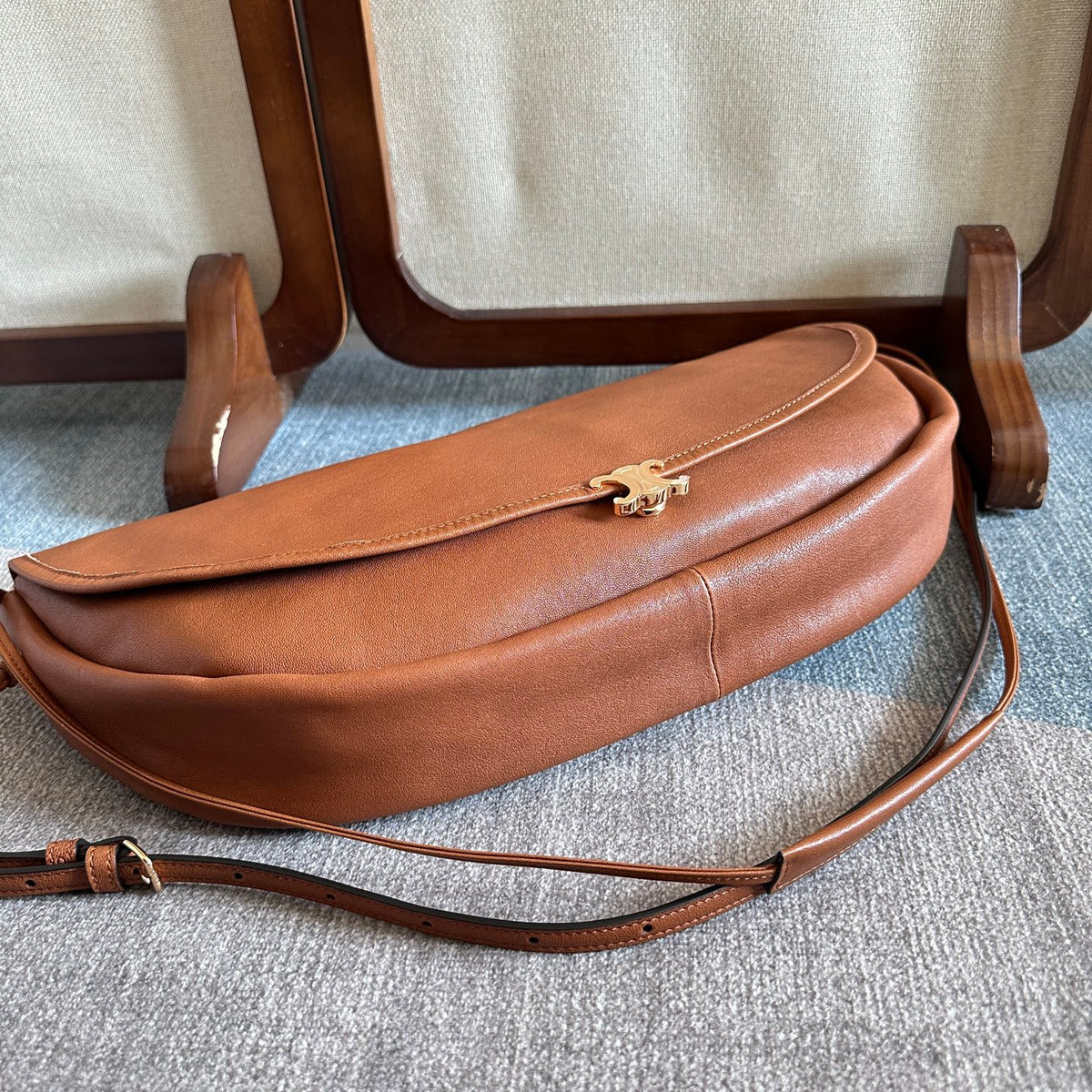Soft Tan Soft Triomphe Halfmoon In Leather - 4