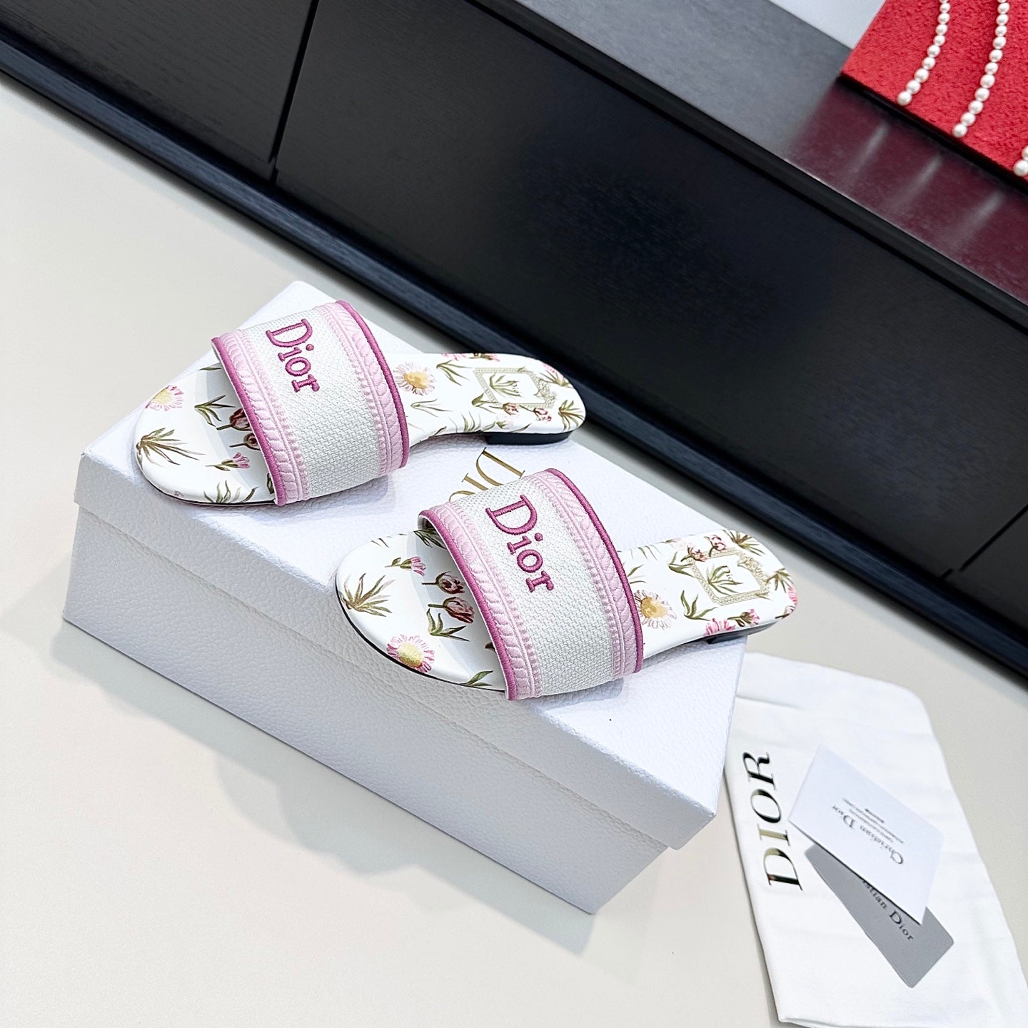 White & Songe Pink Dway Slide