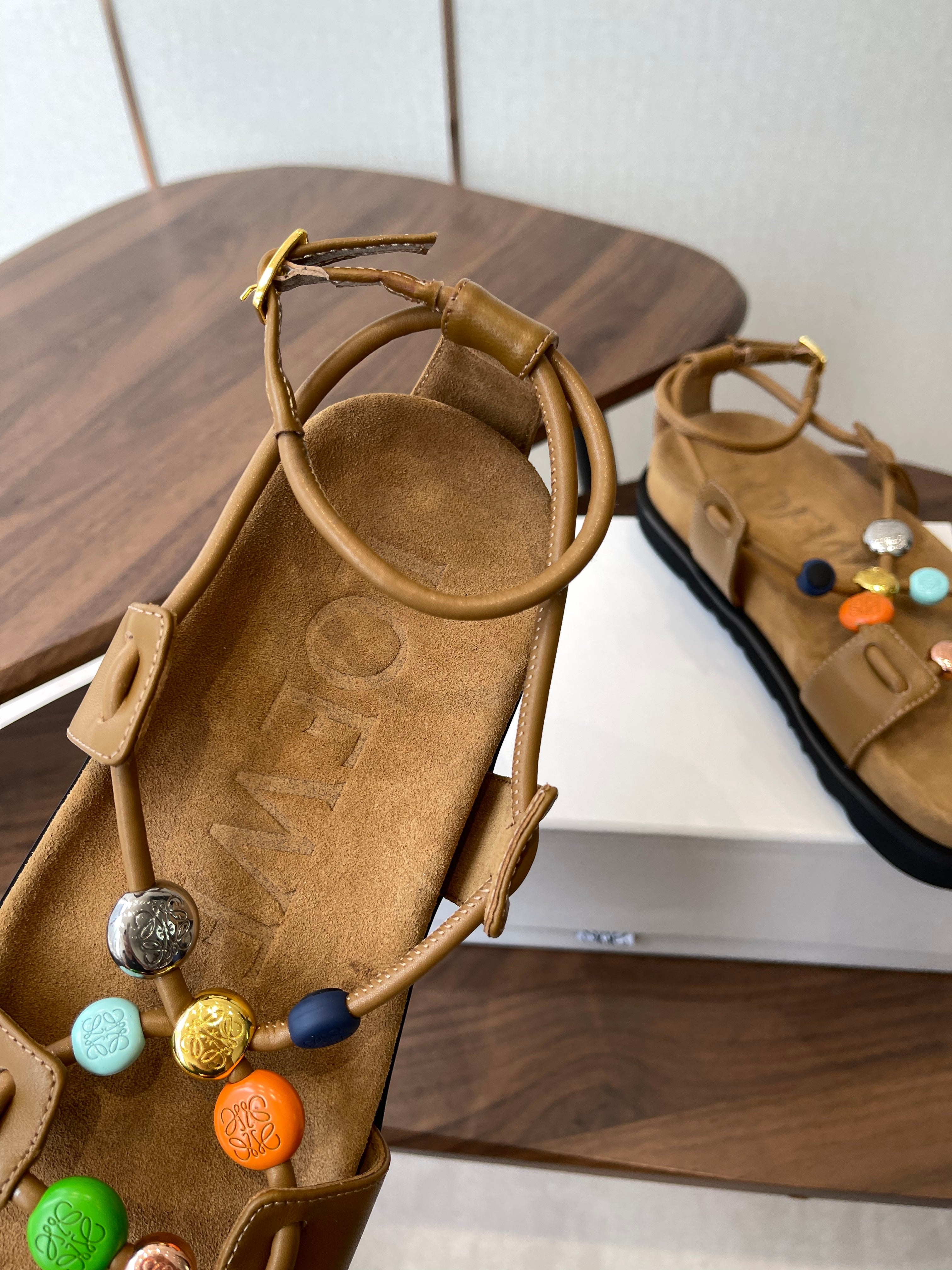 Camel Pebble Beads Fussbett Sandal