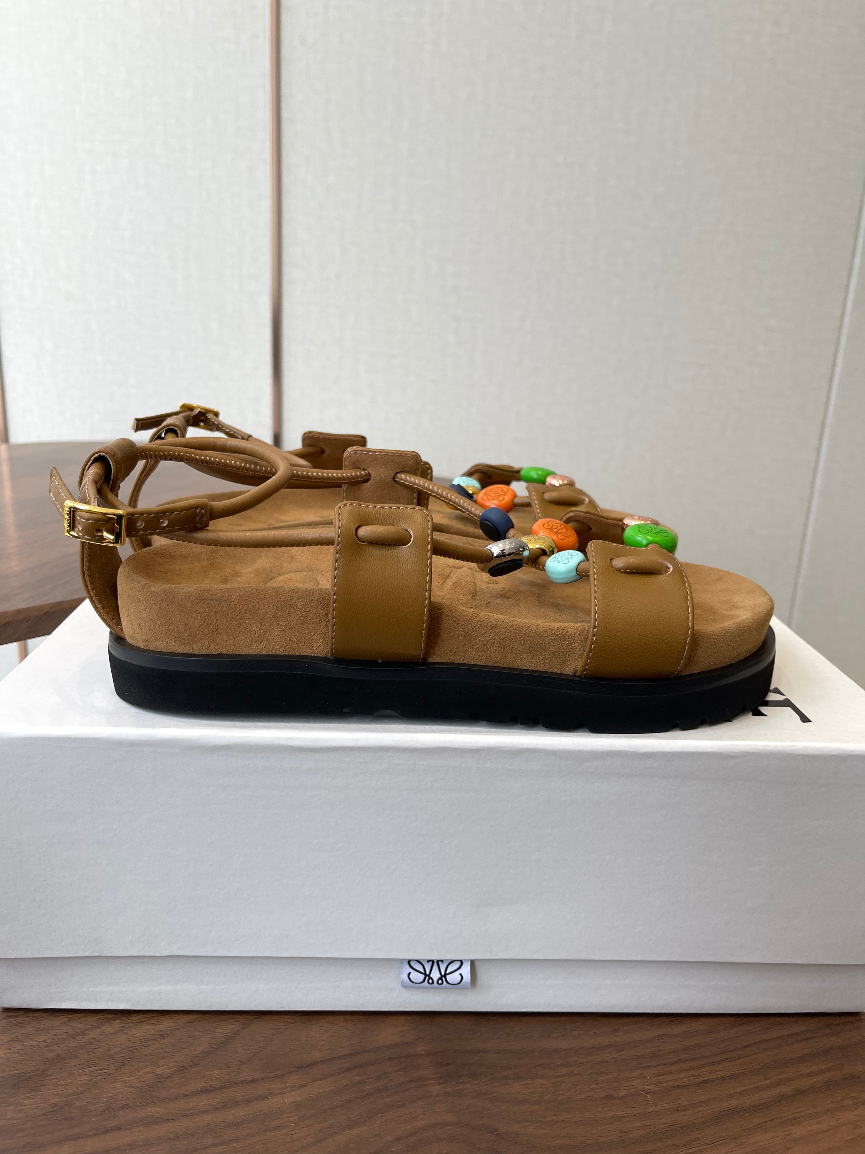 Camel Pebble Beads Fussbett Sandal