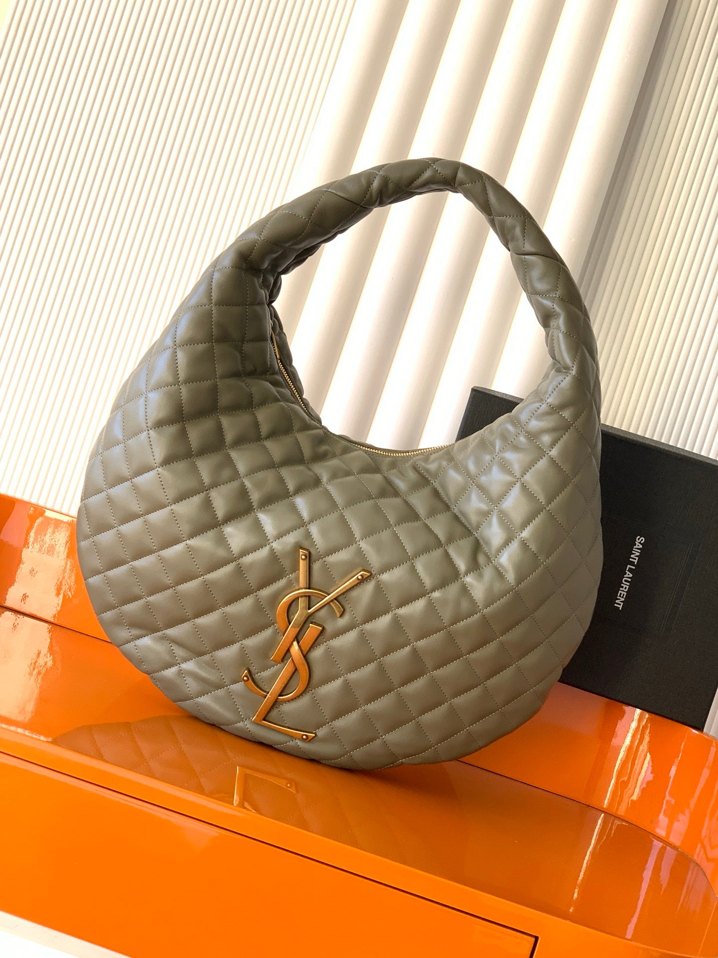 Light Musk Icare Hobo In Quilted Leather