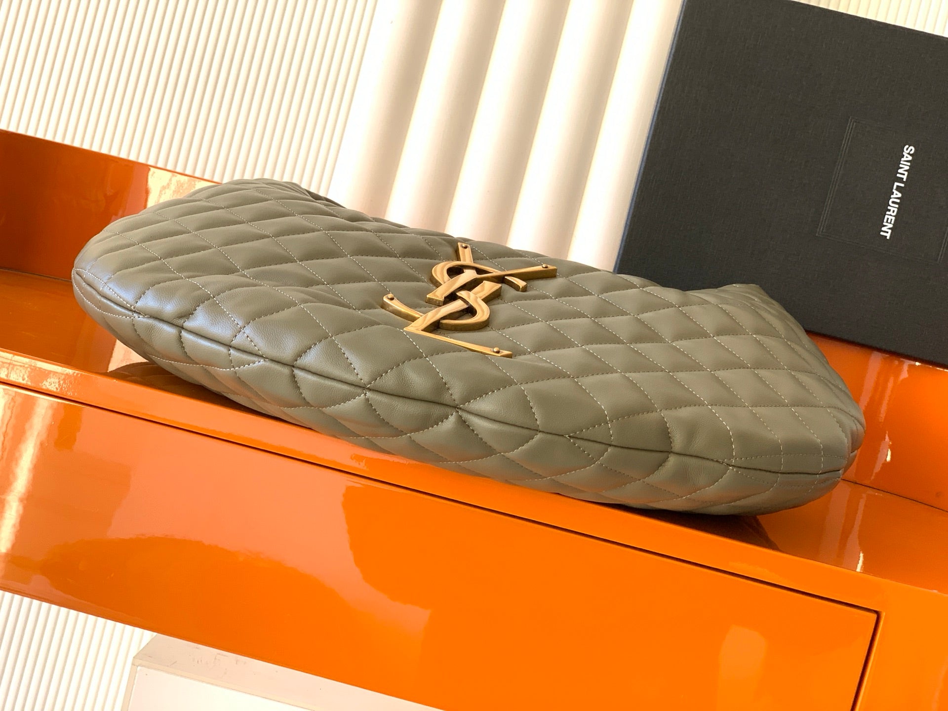 Light Musk Icare Hobo In Quilted Leather