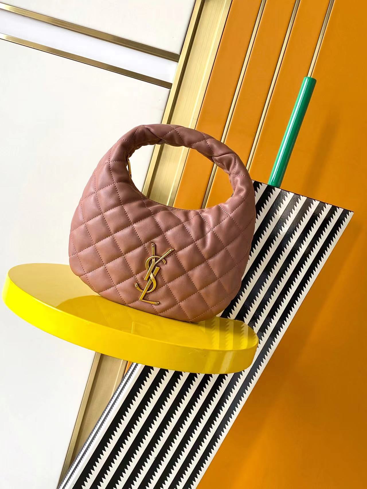 Hortensia Icarino In Quilted Leather