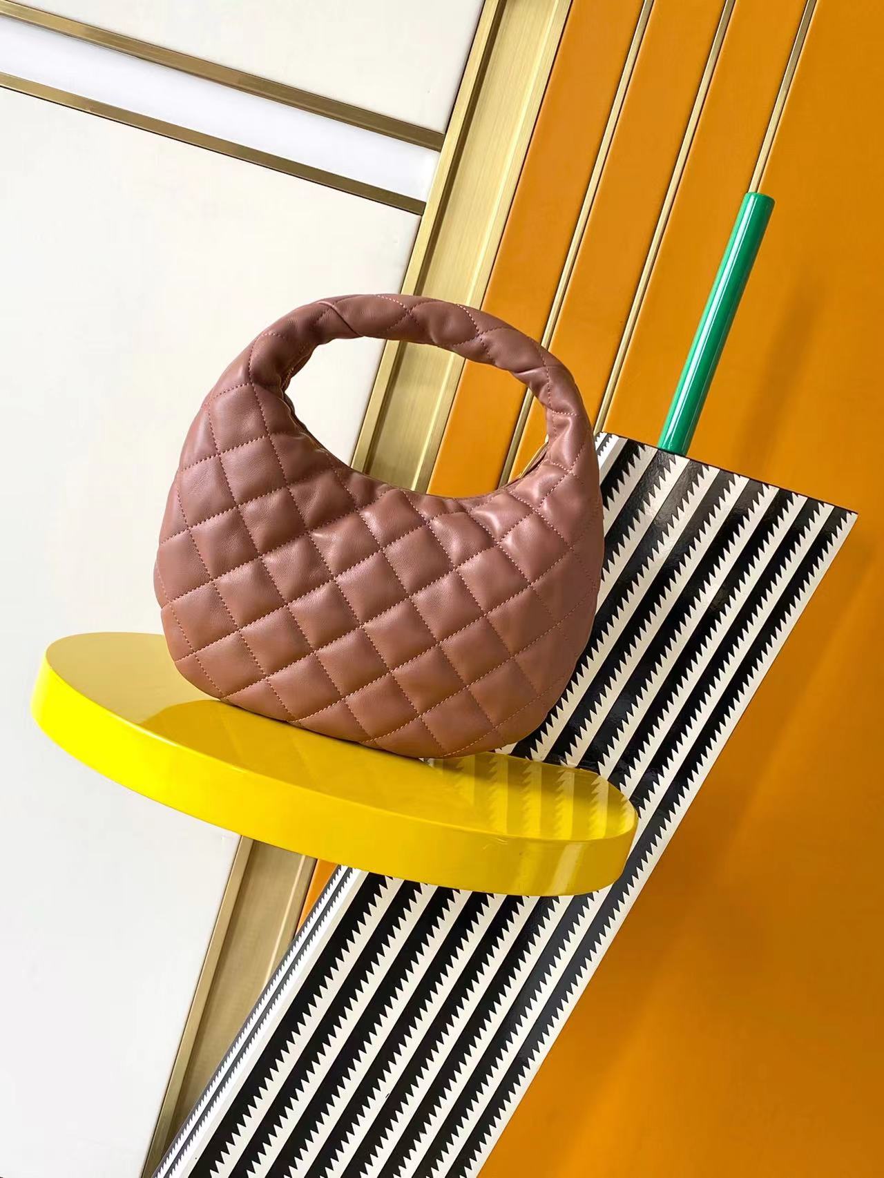 Hortensia Icarino In Quilted Leather