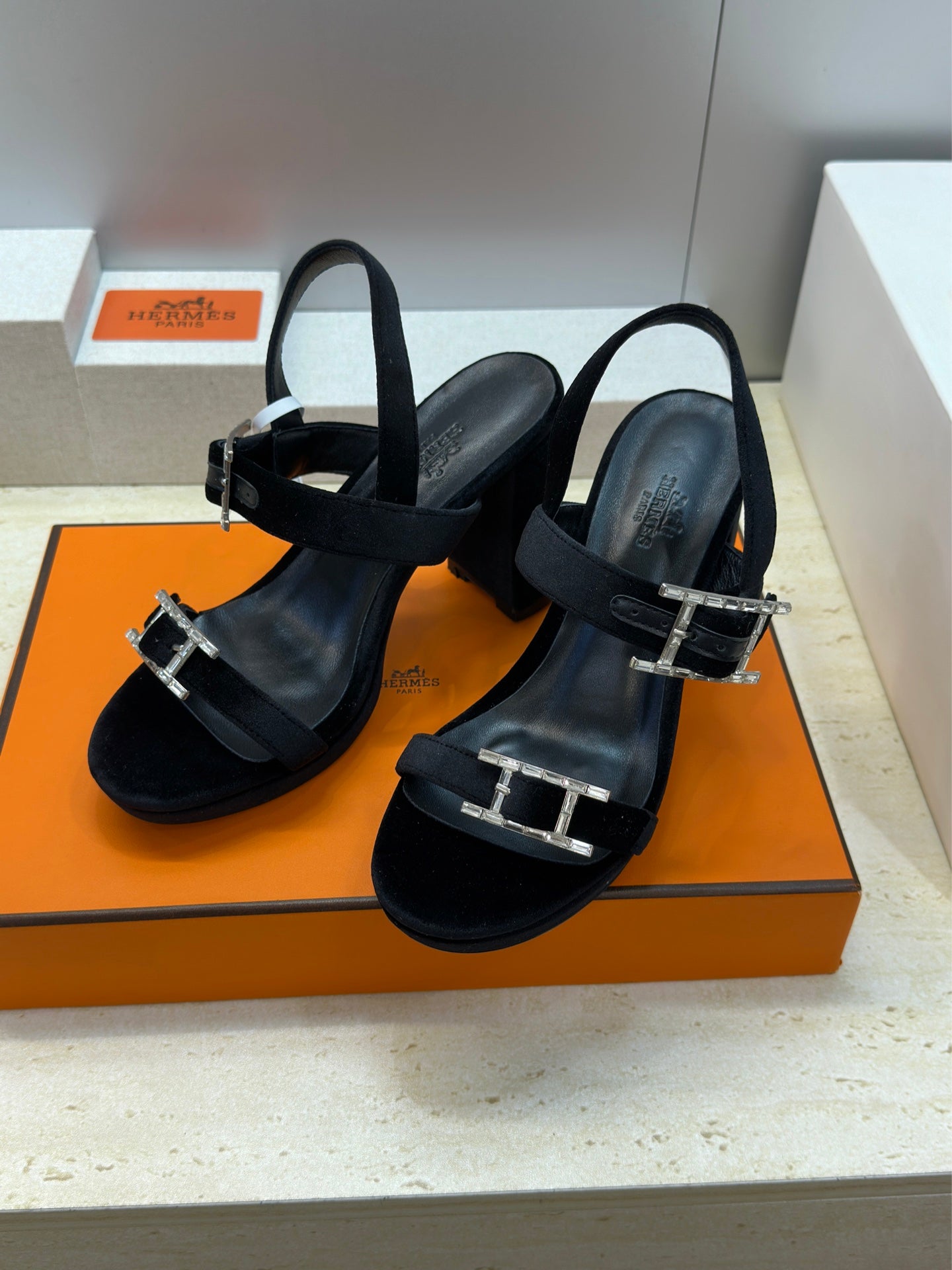 Noir Bossa Sandal