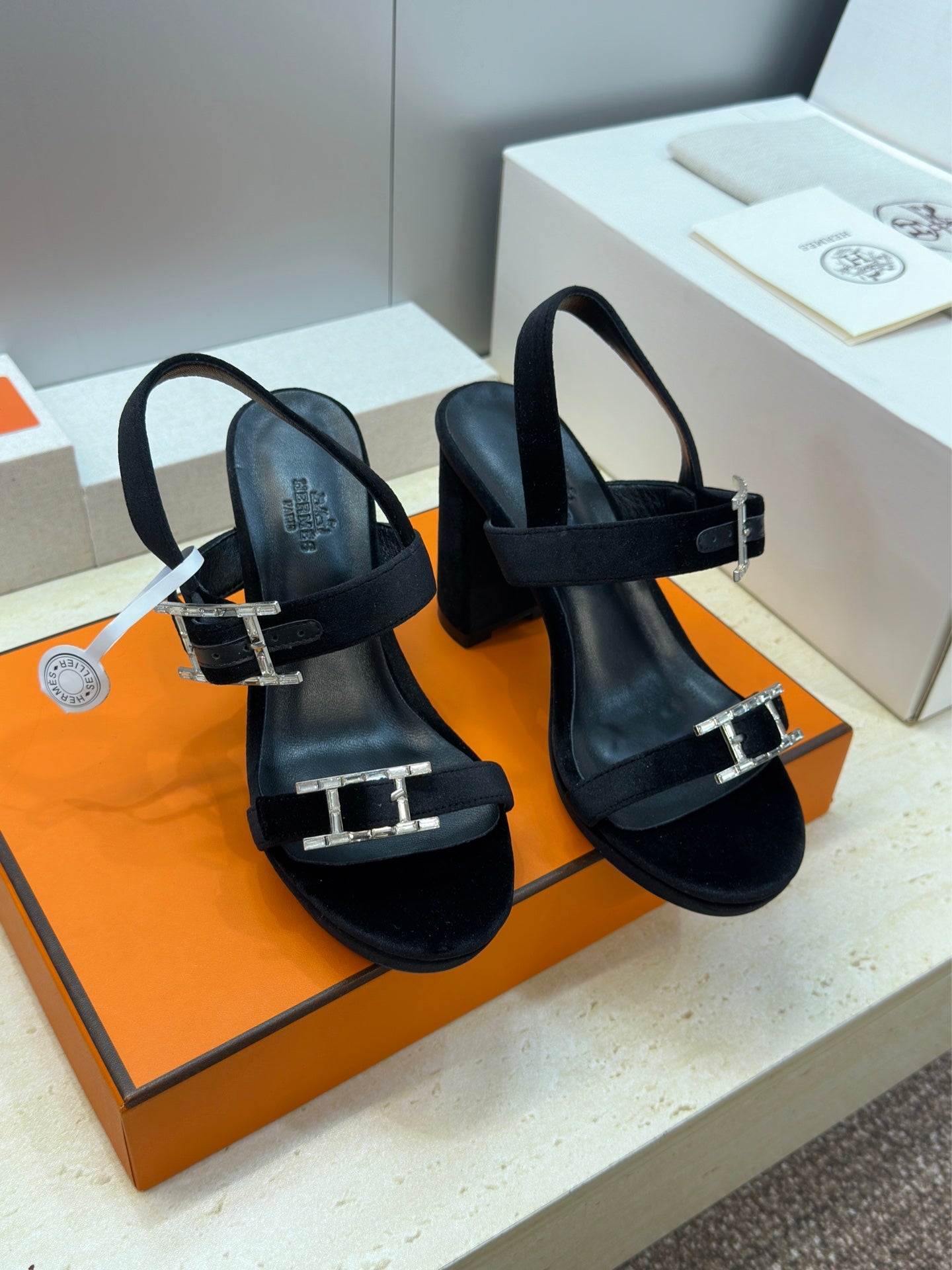 Noir Bossa Sandal