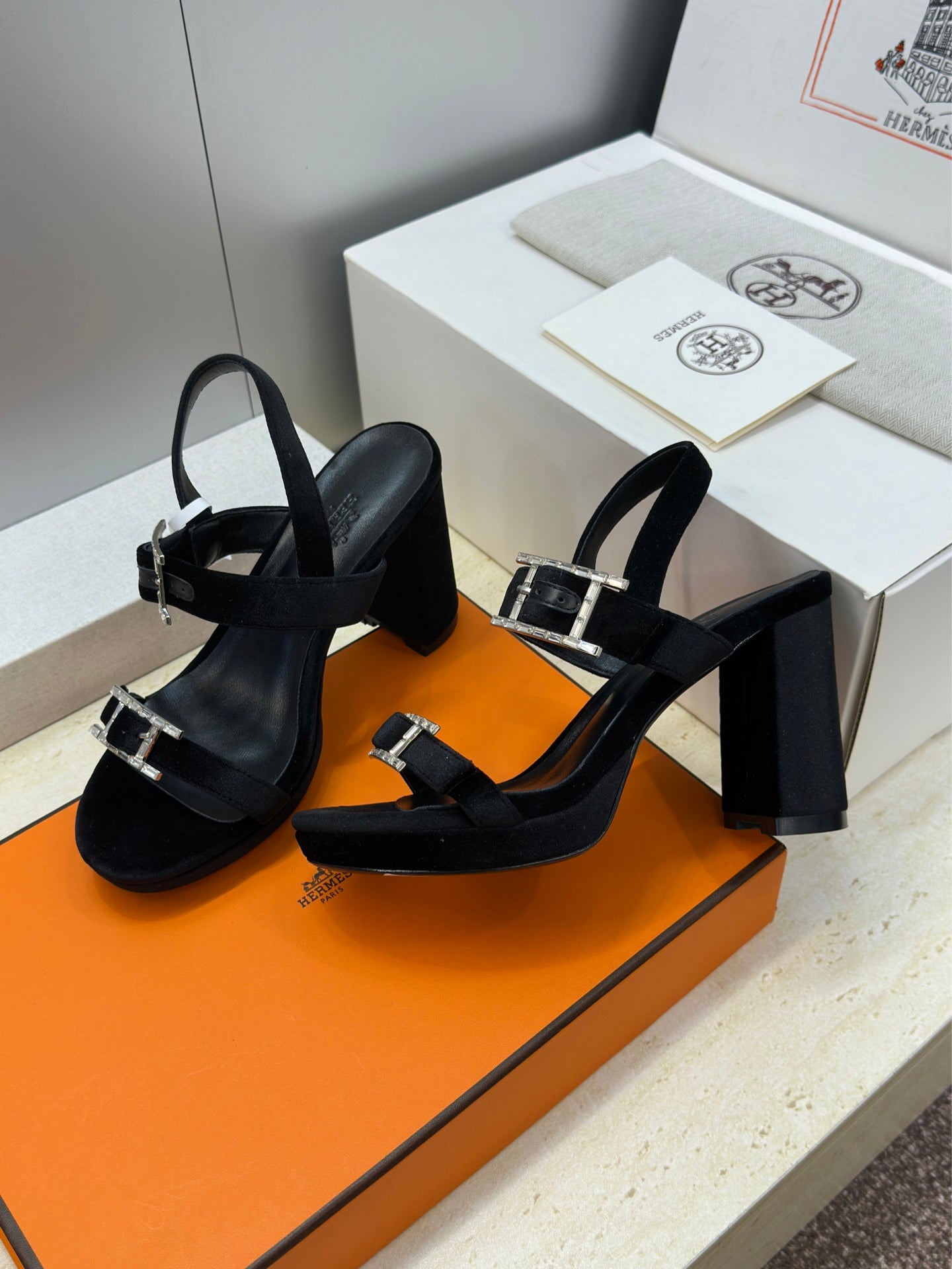 Noir Bossa Sandal