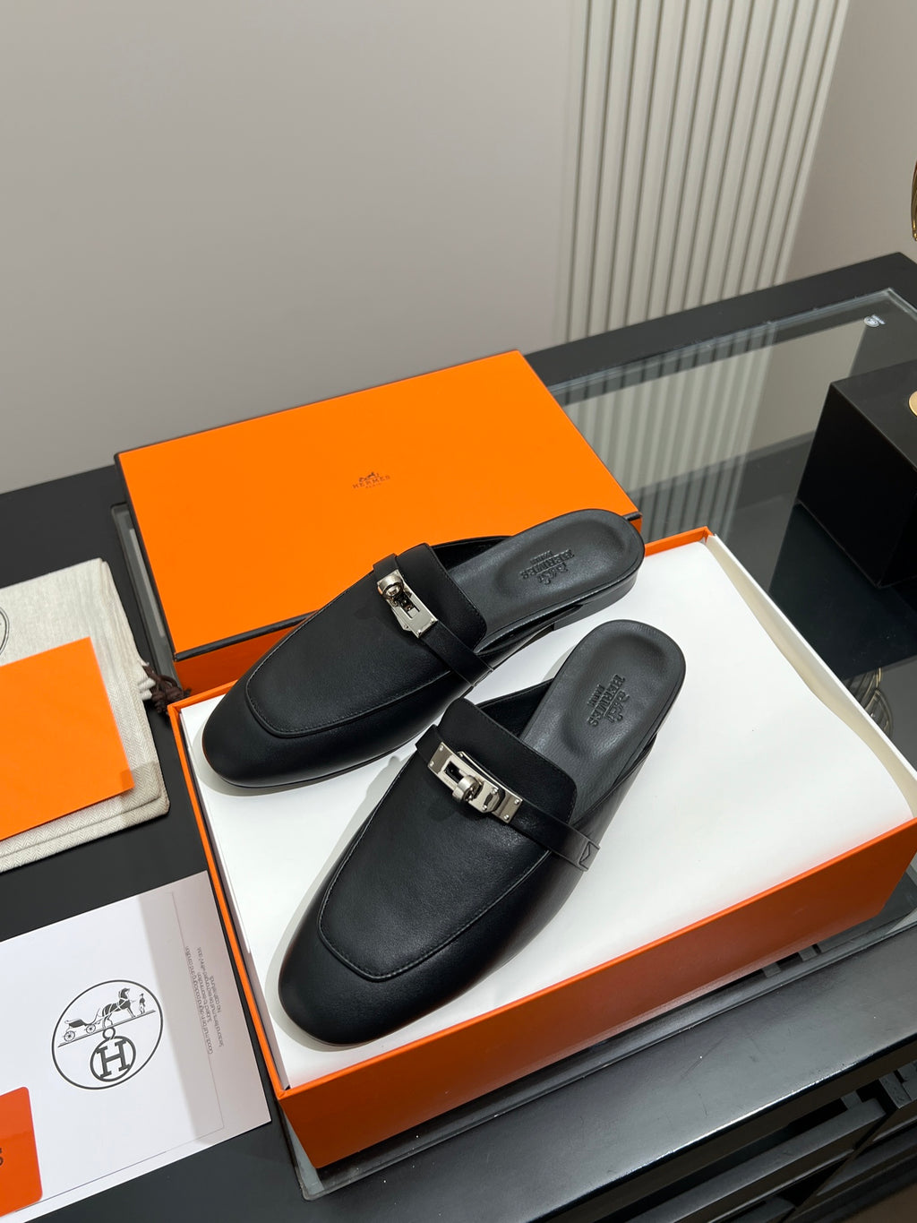 Noir Oz Mule