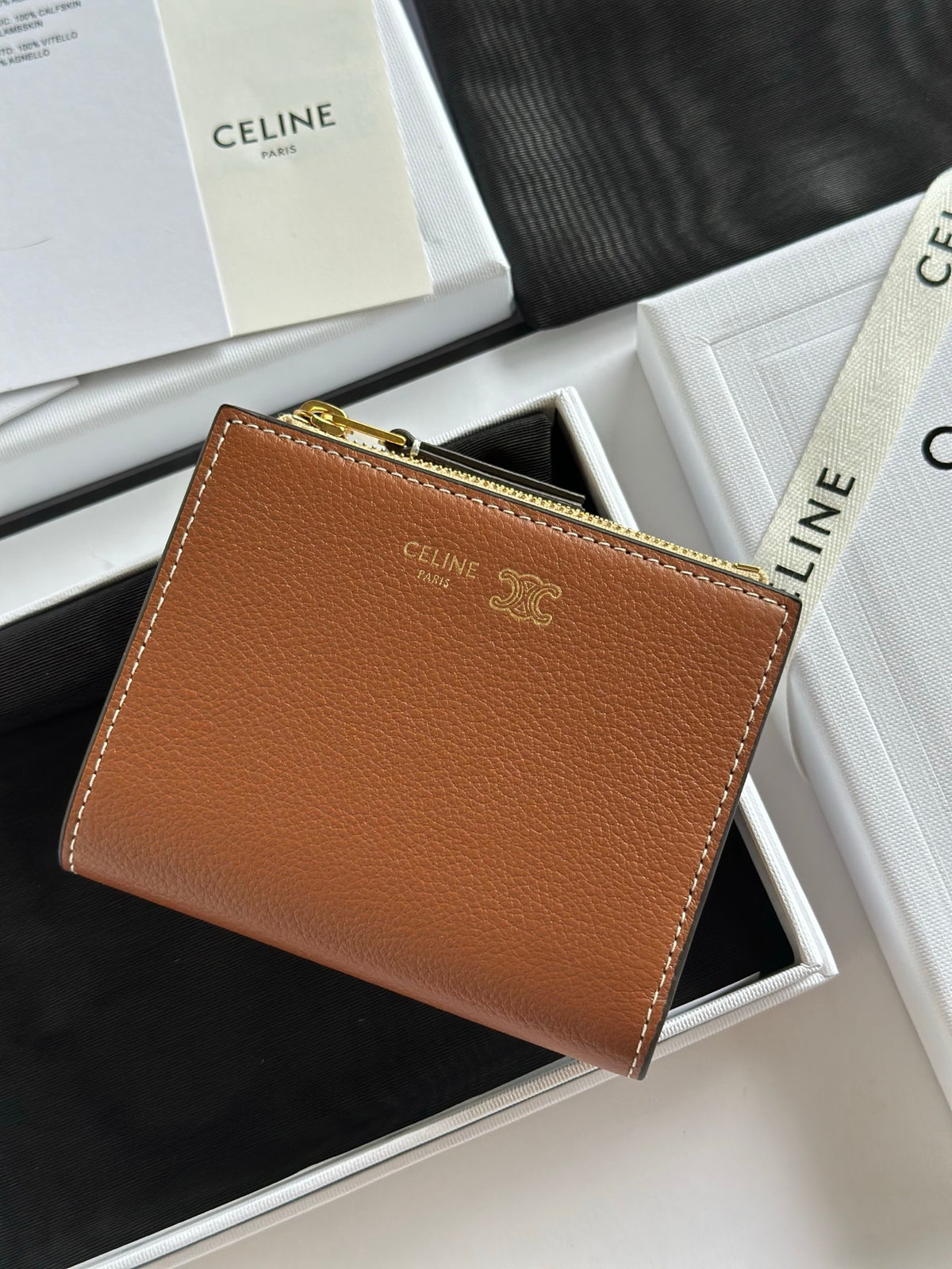 Soft Tan / Soft Cream Compact Wallet Triomphe Stamp