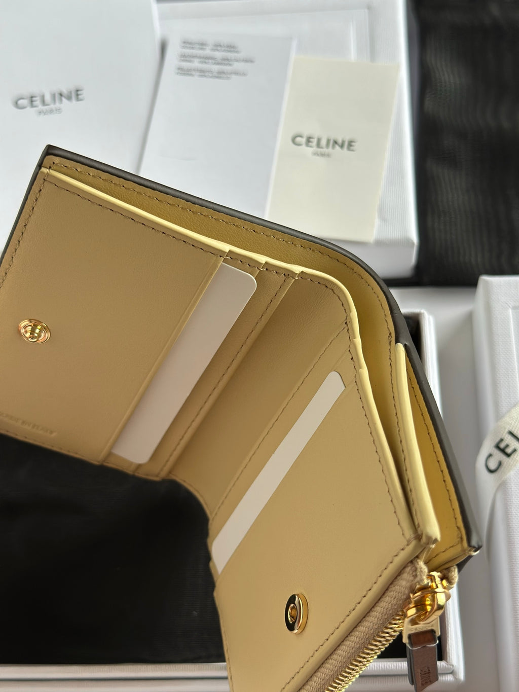 Soft Tan / Soft Cream Compact Wallet Triomphe Stamp