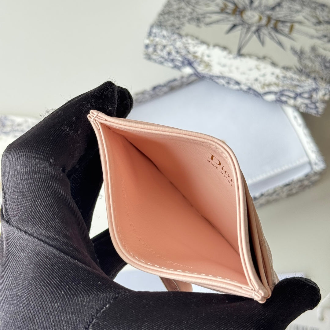 Soupir Pink Heart Quilted Freesia Card Holder - 11