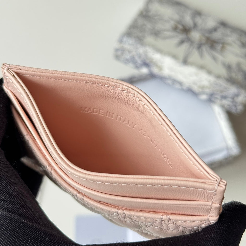 Soupir Pink Heart Quilted Freesia Card Holder - 13