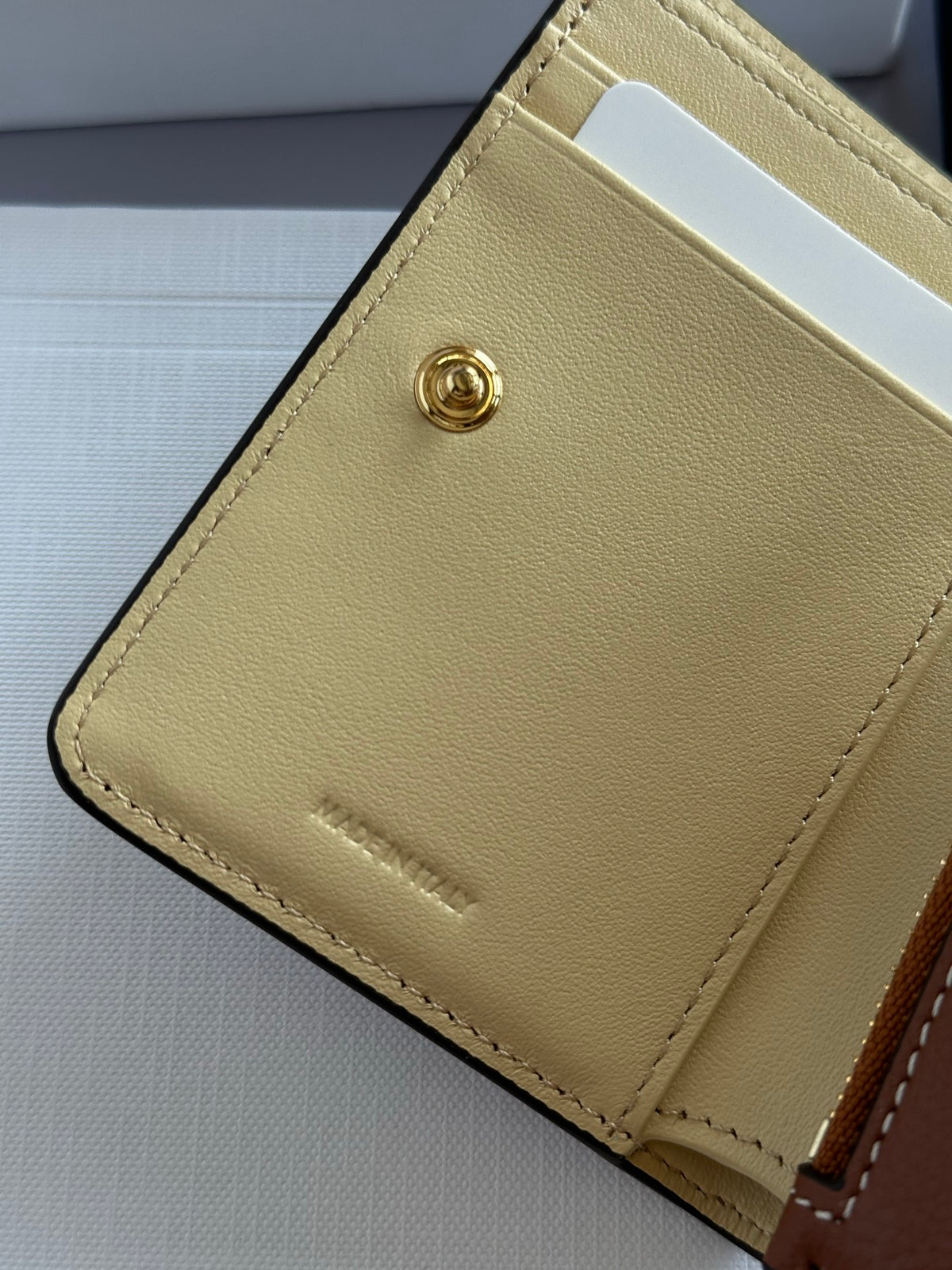 Soft Tan / Soft Cream Fine Wallet Triomphe Stamp