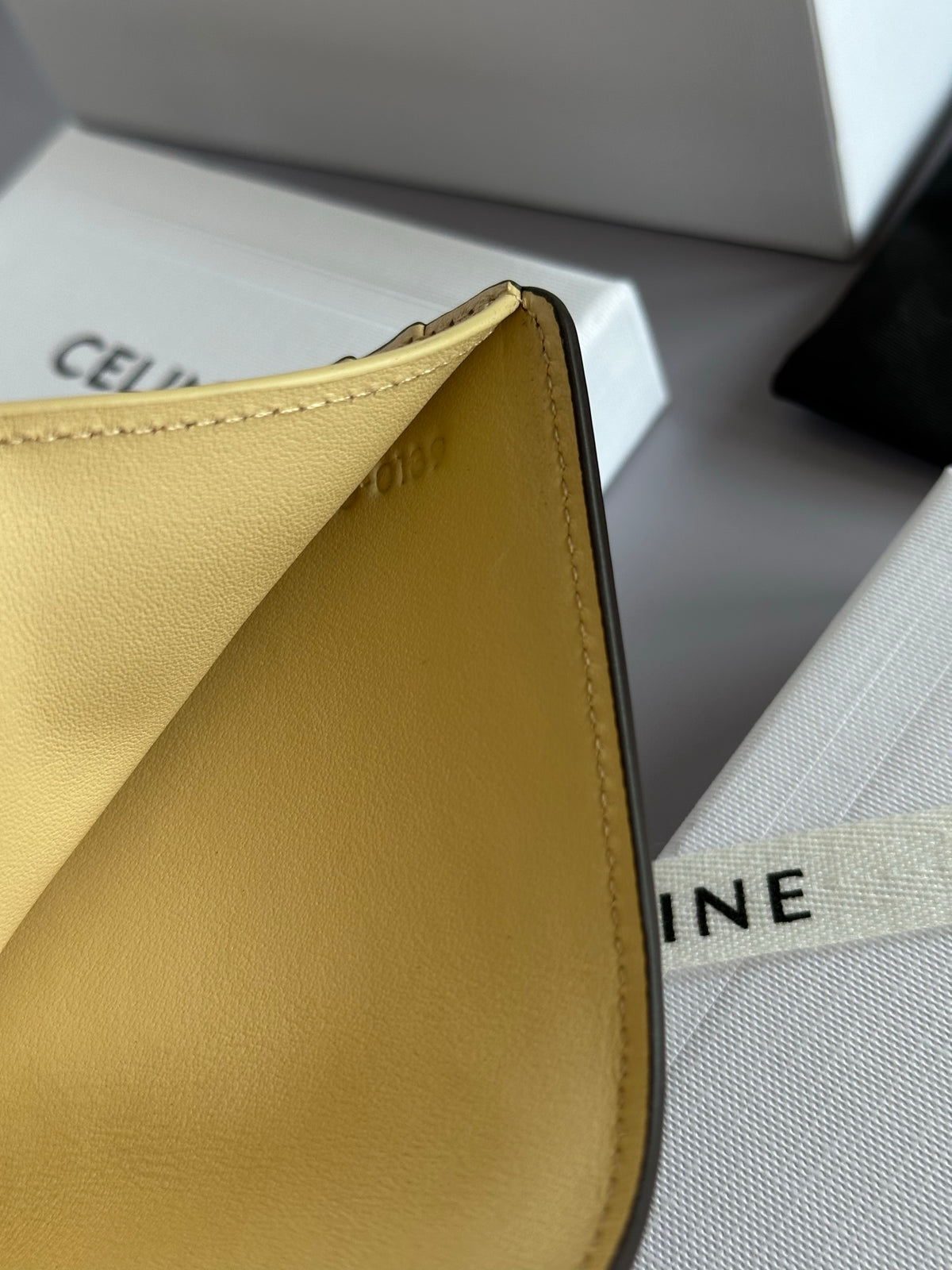 Soft Tan / Soft Cream Fine Wallet Triomphe Stamp