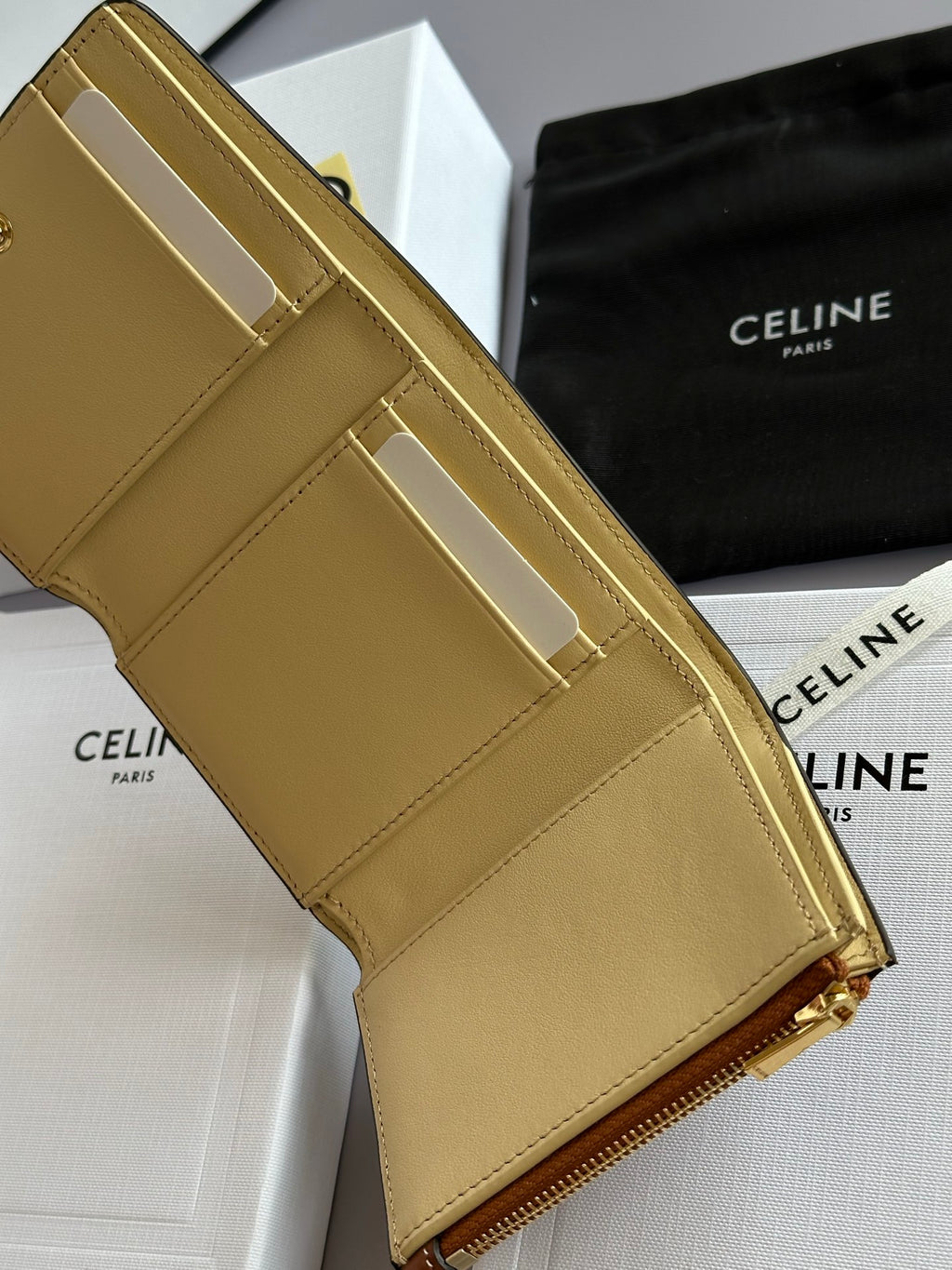 Soft Tan / Soft Cream Fine Wallet Triomphe Stamp