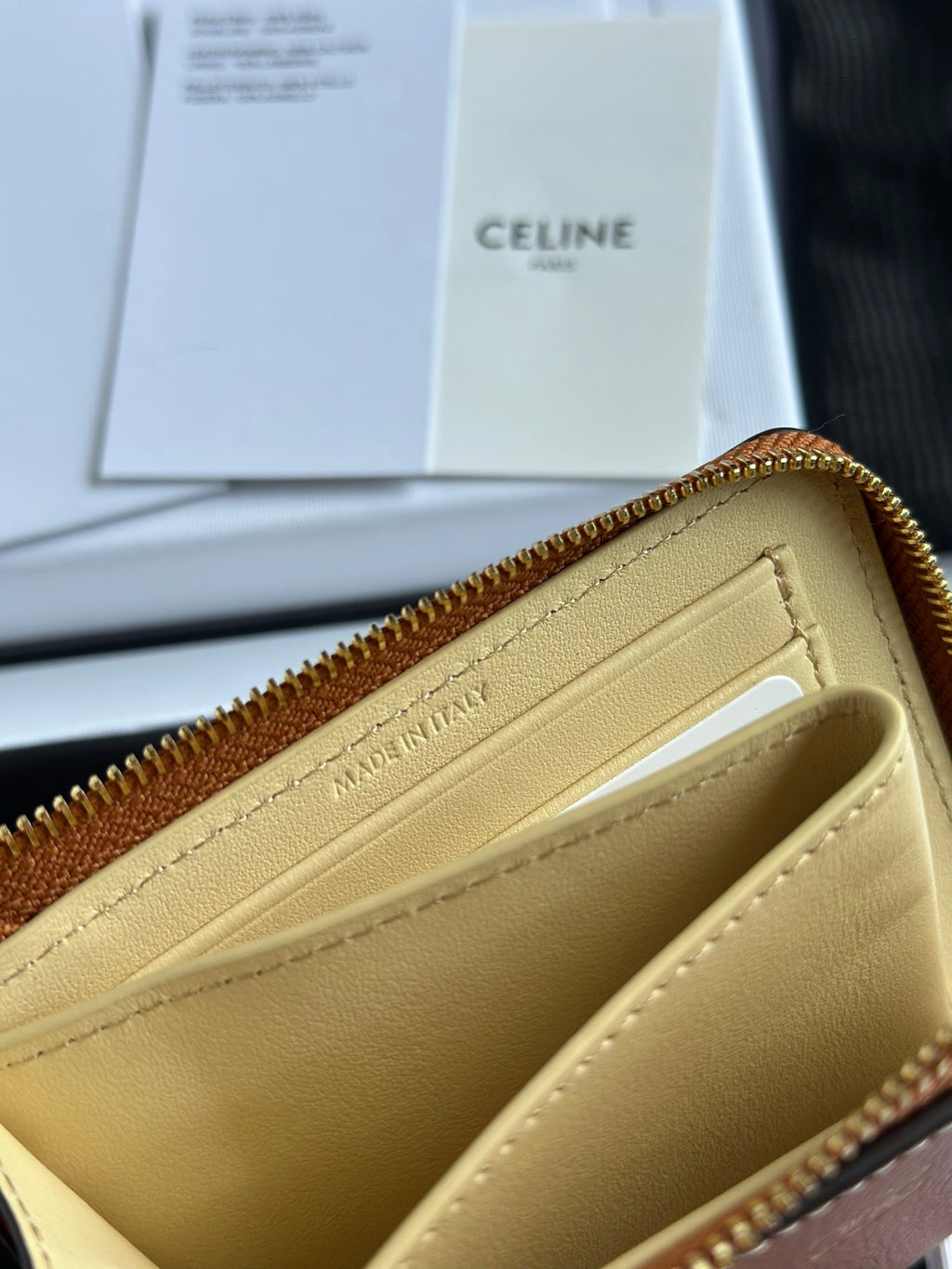 Soft Tan / Soft Cream Flat Zipped Wallet Triomphe Stamp