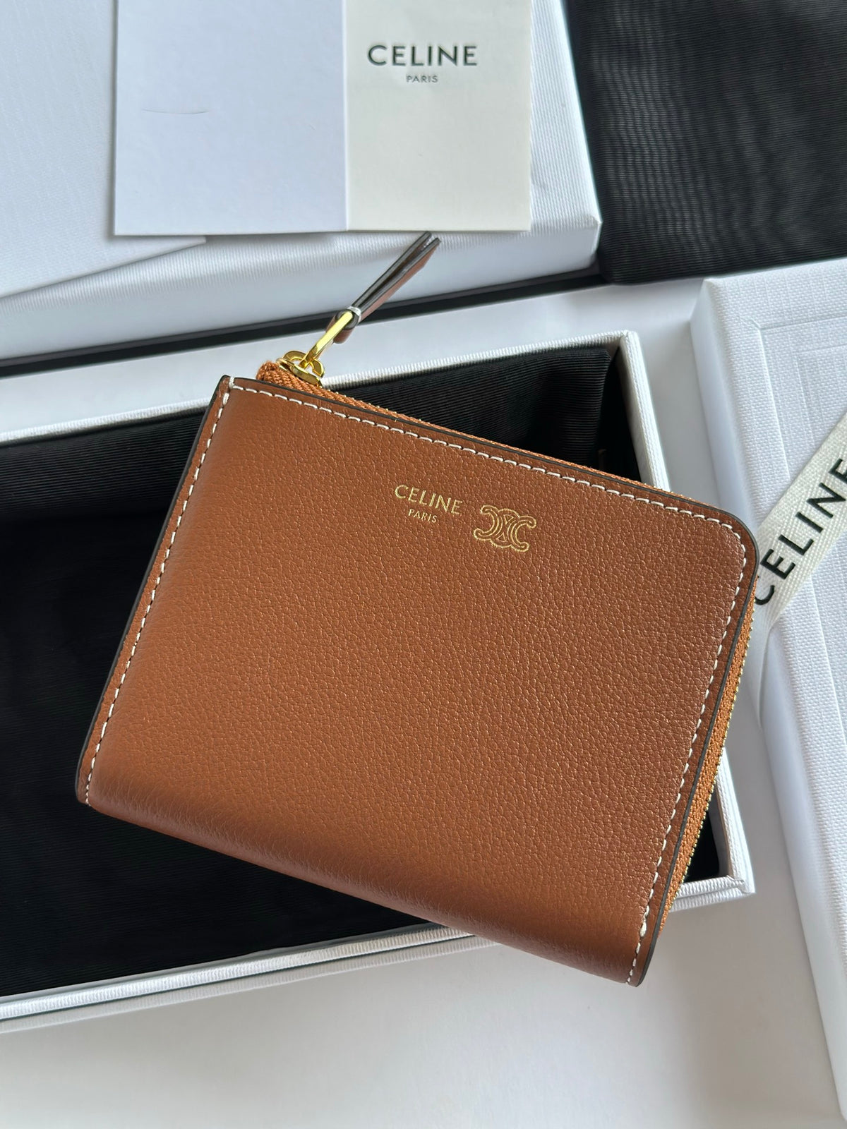 Soft Tan / Soft Cream Flat Zipped Wallet Triomphe Stamp