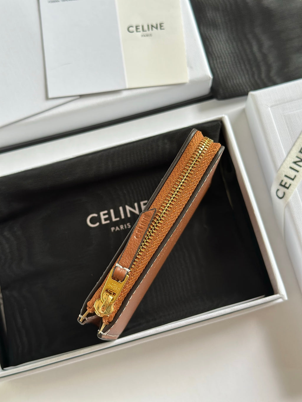 Soft Tan / Soft Cream Flat Zipped Wallet Triomphe Stamp