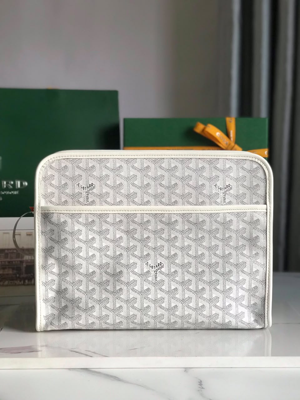 White Jouvence GM Toiletry Bag