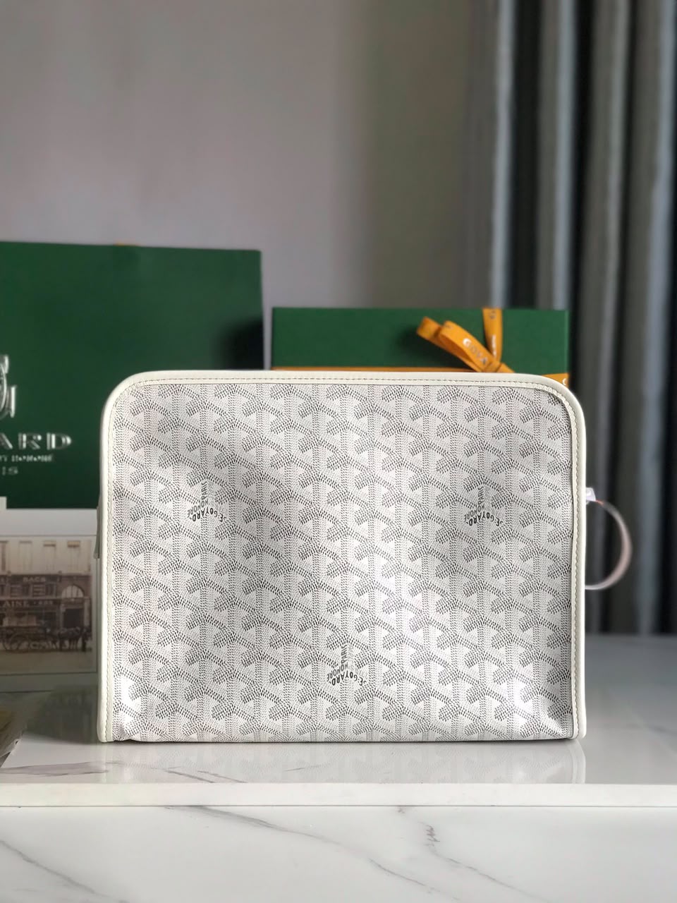 White Jouvence GM Toiletry Bag