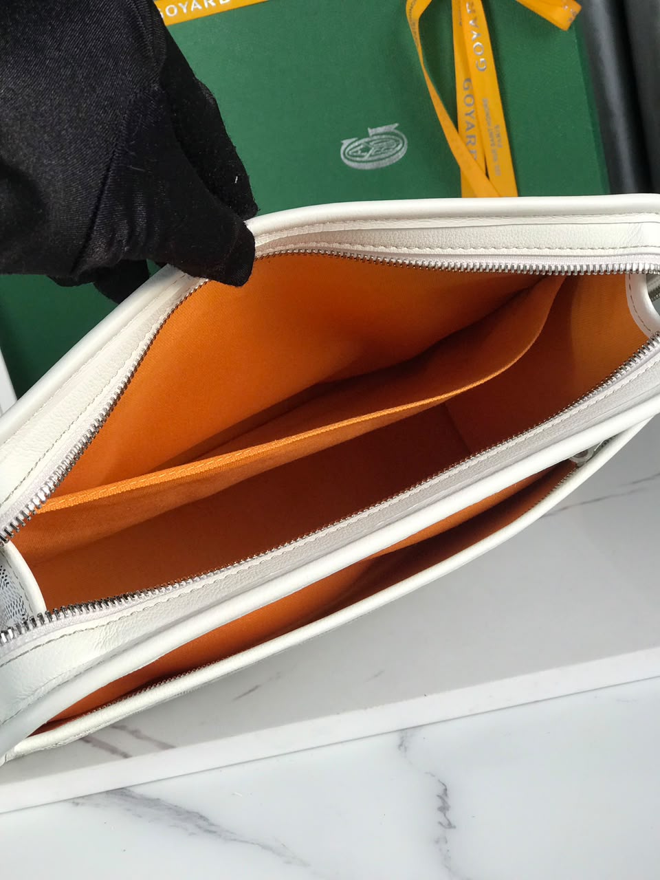 White Jouvence GM Toiletry Bag