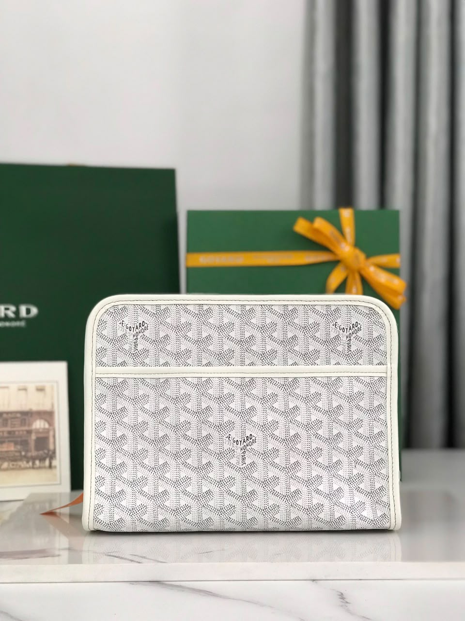 White Jouvence MM Toiletry Bag