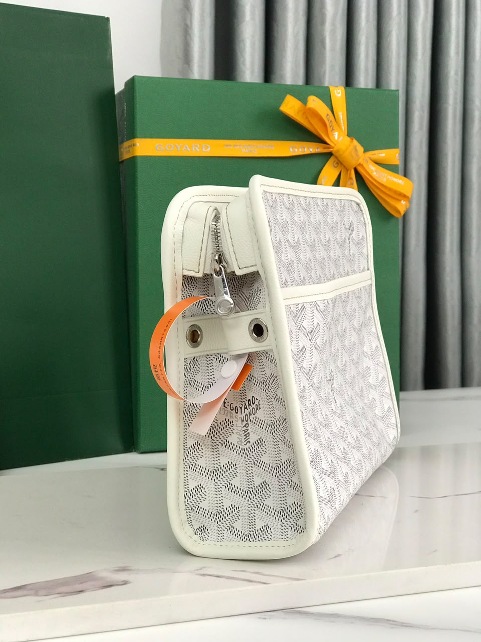 White Jouvence MM Toiletry Bag