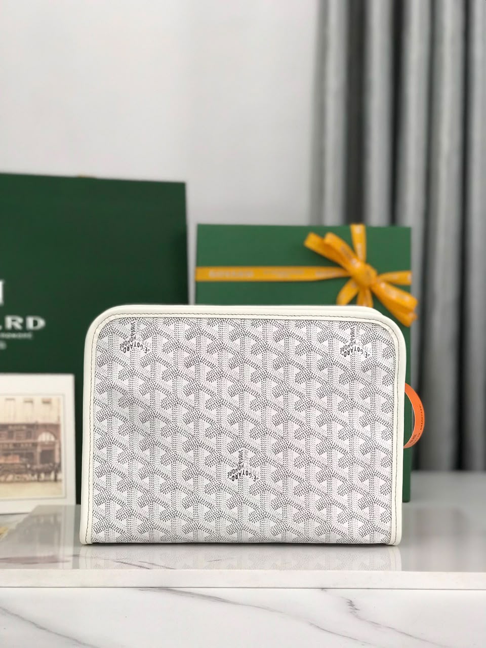 White Jouvence MM Toiletry Bag