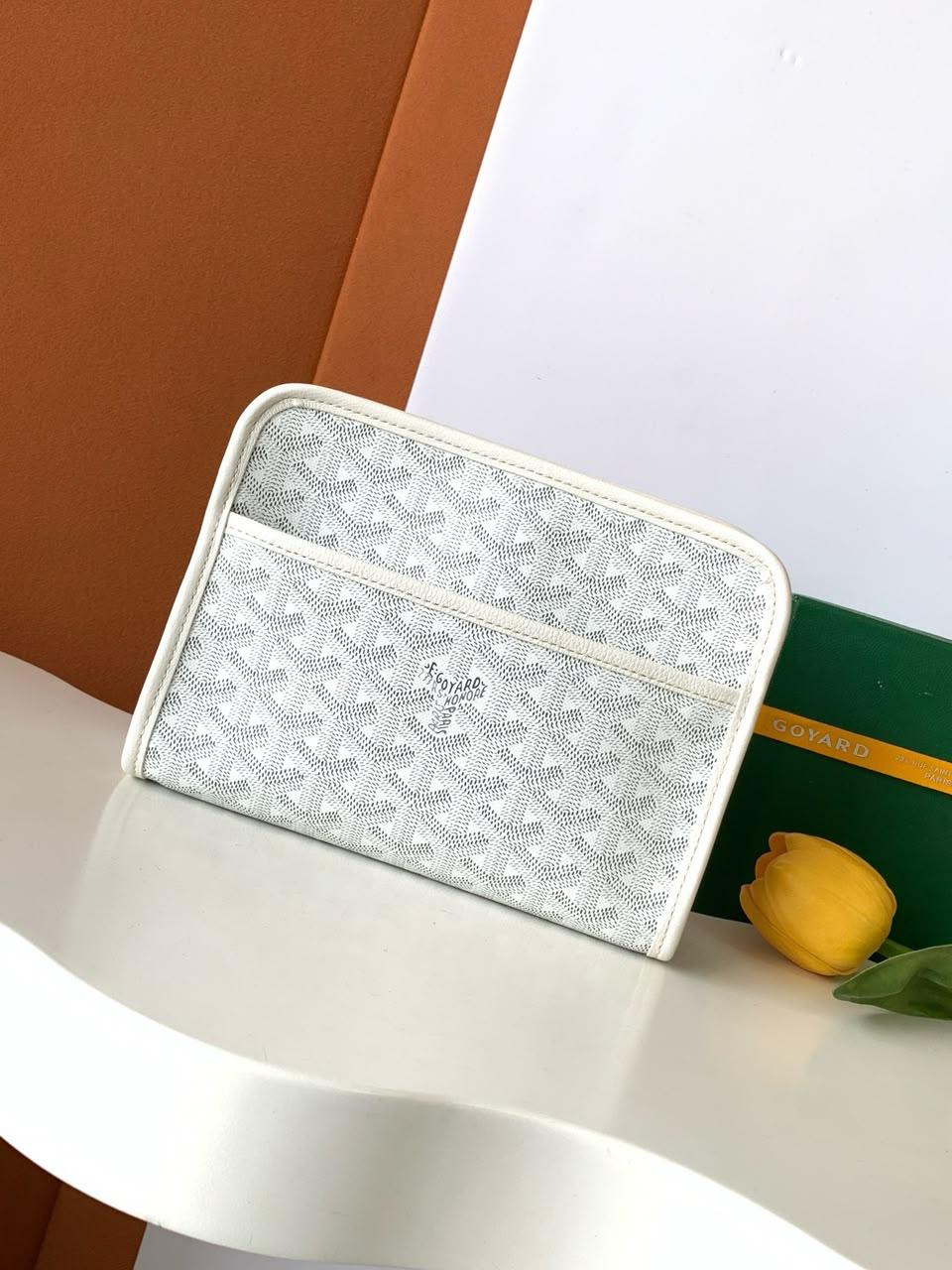 White Jouvence PM Toiletry Bag