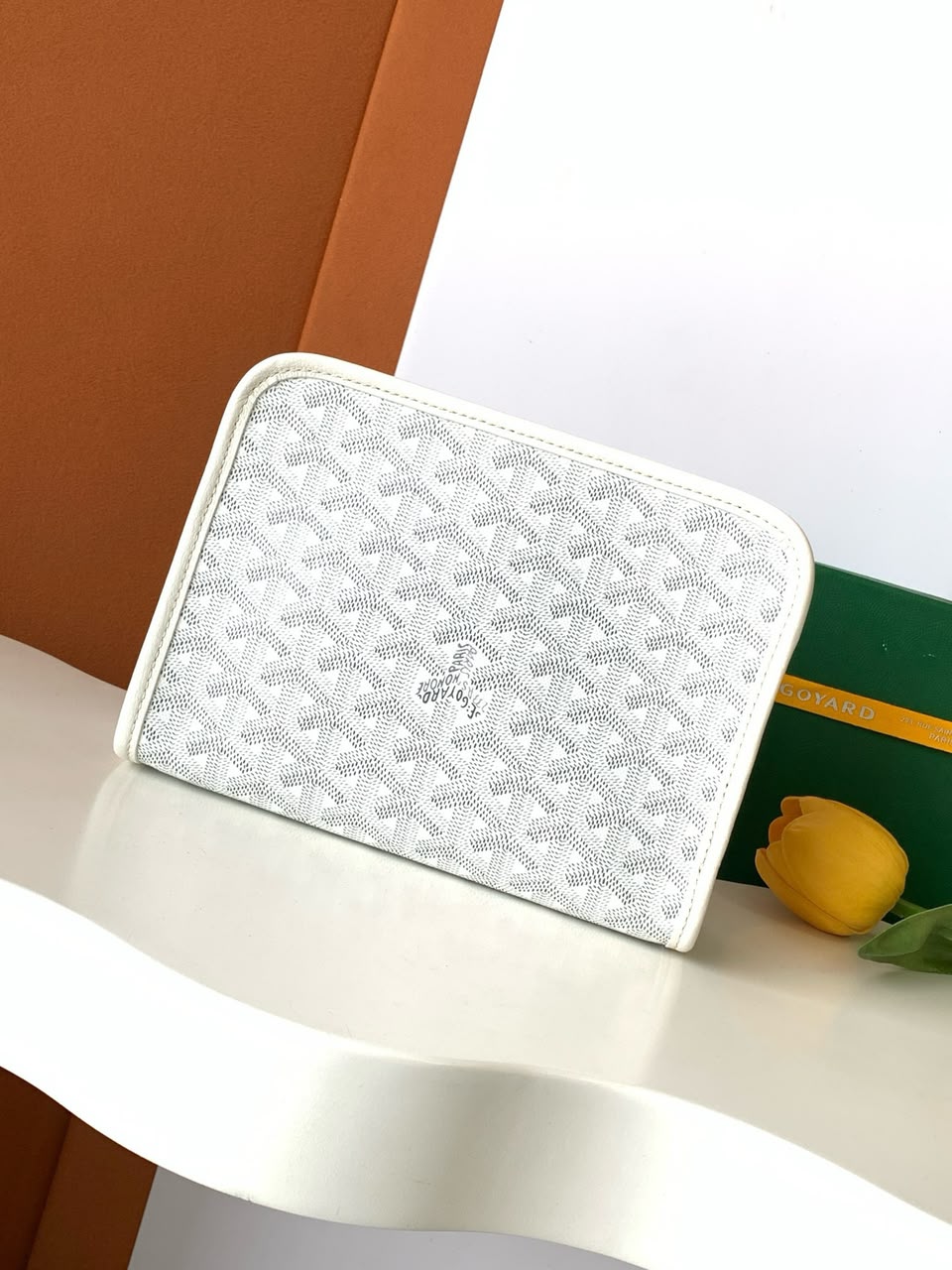 White Jouvence PM Toiletry Bag