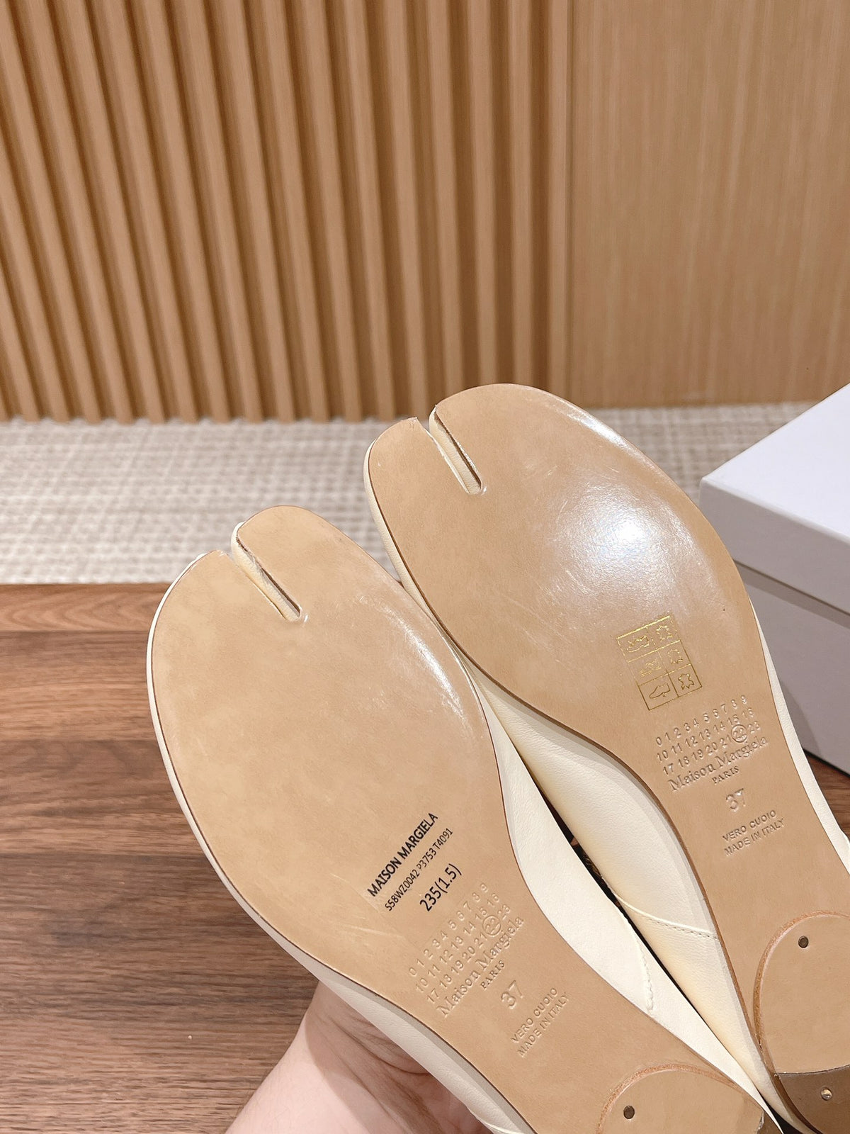 White Tabi Leather Ballet Flats