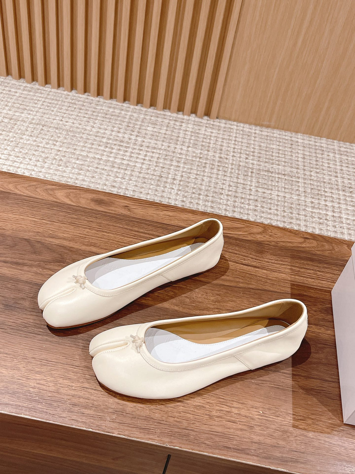 White Tabi Leather Ballet Flats
